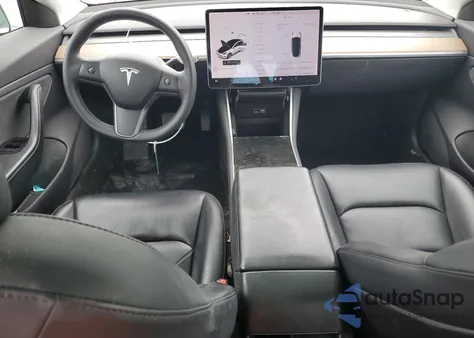 2019 Tesla Model 3 z USA, uszkodzony, nr VIN 5YJ3E1EB0KF469768